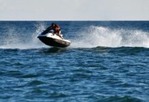 Использование водных скутеров на Иссык-Куле ограничено. Жогорку Кенеш принял новый закон