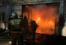 «Кудайберген» базарынын аймагындагы ири өрт чыгып, 12 бригада тартылды