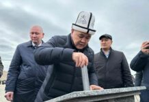 Камчыбек Ташиев Баткендеги стадиондун курулушуна капсула салды