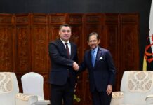 Садыр Жапаров Харбинде Бруней-Даруссаламдын Султаны Хассанал Болкиах менен сүйлөшүүлөрдү өткөрдү