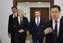 Адылбек Касымалиев менен Олжас Бектенов эки мамлекеттин ортосундагы кызматташуу маселелерин сүйлөштү