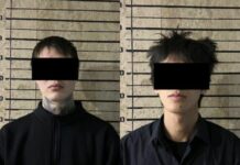 Двое парней ограбили магазин в Бишкеке, угрожая продавцу оружием(видео)