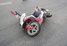 В Бишкеке водитель BMW насмерть сбил школьника на скутере