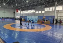 В Бишкеке прошло первенство города по вольной борьбе среди юниоров