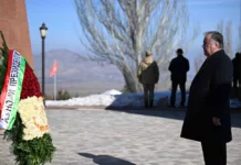 Эмомали Рахмон посетил историко-мемориальный комплекс «Ата-Бейит»