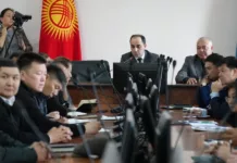 Мэрия Бишкека намерена трудоустроить стихийных торговцев Ошского рынка