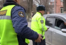 С 1 сентября водителей-нарушителей будут проверять на знание ПДД на месте остановки