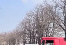 В Бишкеке произошла авария с участием четырех машин и скутера