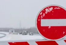 На автодороге Каракол-Энилчек сошла лавина и заблокировала проезд