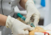 Медсестрам запретили делать уколы без назначения врача