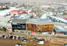 В Кыргызстане распродают конфискованное имущество Камчы Кольбаева и Райыма Матраимова