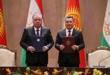 Садыр Жапаров и Эмомали Рахмон подписали соглашение о границе