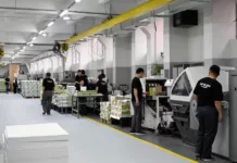 Кыргызстан начал выпускать паспорта других стран