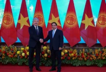 Адылбек Касымалиев провел переговоры с премьер-министром Вьетнама