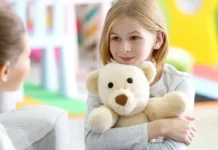 Минобраз планирует внедрить в каждую школу психолога