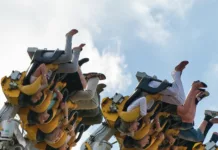 В парке Панфилова девушка упала с аттракциона. Комментарий мэрии