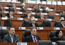 Спикер и депутаты Жогорку Кенеша вылетели в Санкт-Петербург