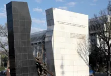 Бишкекте Апрель революциясы эскерилди