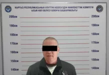 Түп райондук сотунун бөлүм башчысы 85 миң сом параны кайтарып берүү учурунда кармалды