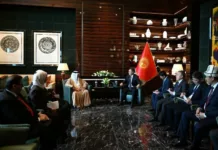 Садыр Жапаров предложил открыть в КР исламский банк с участием Бахрейна