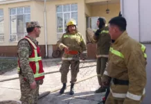 В Бишкеке в результате крупного пожара пострадали 3 жилых дома