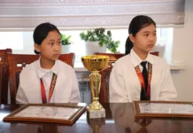 Две школьницы из Джалал-Абада заняли первое место на олимпиаде по математике в Дубае