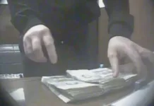 «Помощь другу, преступление?» Попытка дачи взятки милиционеру попала на видео