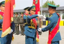 “Жеңиш эстафетасы” Казакстандан Кыргызстанга келди