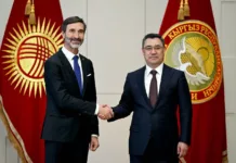 Садыр Жапаров Словакиянын тышкы иштер министри Юрай Бланарды кабыл алды