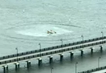 В Нью-Йорке вертолет упал в реку Гудзон, все пассажиры погибли