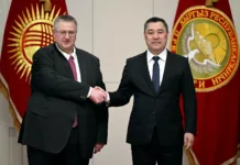 Садыр Жапаров принял заместителя председателя правительства РФ Алексея Оверчука