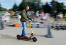 Кабмин урегулировал использование электросамокатов и других СИМ