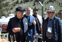 Президент Ала-Арча жаратылыш паркында болуп, эс алуучулар менен баарлашты