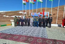 Кыргызстан передал Таджикистану символ «Эстафеты Победы», сообщила Погранслужба КР