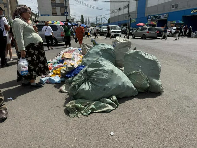 377652 w h500 1747288368 r мэрия дала три дня на очищение улицы кулиева от стихийной торговли