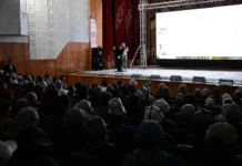 Камчыбек Ташиев Айдаркен шаарында жергиликтүү тургундар менен жолукту