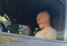 УПСМ оштрафовало водителя депутата Жогорку Кенеша и заставило снять тонировку с внедорожника