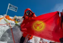 Адылбек Касымалиев альпинист Асел Байбагышеваны Эверестти ийгиликтүү багындырышы менен куттуктады