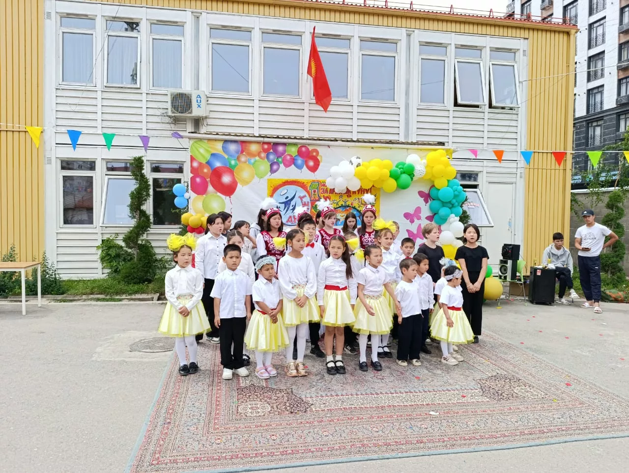 Whatsapp image 2025 05 31 at 09. 03. 23 4 команда счетной палаты подарила праздничное настроение детям из школы-интерната «красноречка»