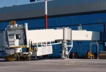 “Манас” эл аралык аэропортуна үчүнчү телескоптук трап орнотулду