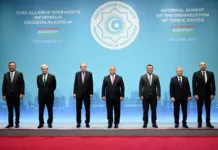 Садыр Жапаров Будапештте ТМУ саммитине катышуу үчүн “Варкерт-Базар” имаратына келди