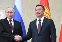 Садыр Жапаров Владимир Путинди жана орус элин Россия күнү менен куттуктады