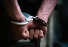 УКМК 200 миң доллар пара алууга шектүү кызматкери иштен алынганын билдирди