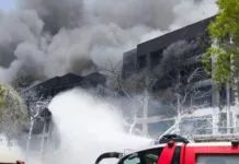 В Индии разбился самолет, на борту были 242 пассажира