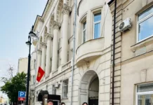 Орусиядан жашы жете элек 5 кыргызстандык мекенине кайтып келишти