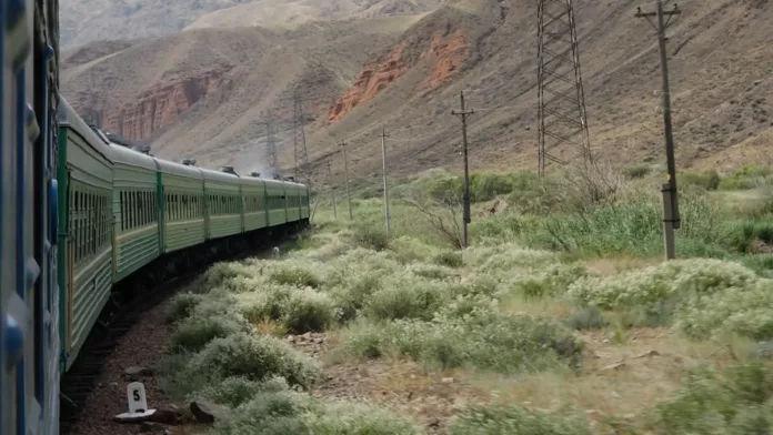 383570