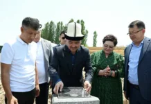 Торага Жогорку Кенеша заложил капсулу под строительство школы в Ноокате