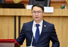 Жогорку Кеңештин жаңы депутаты Табылды Муратбеков ант берди