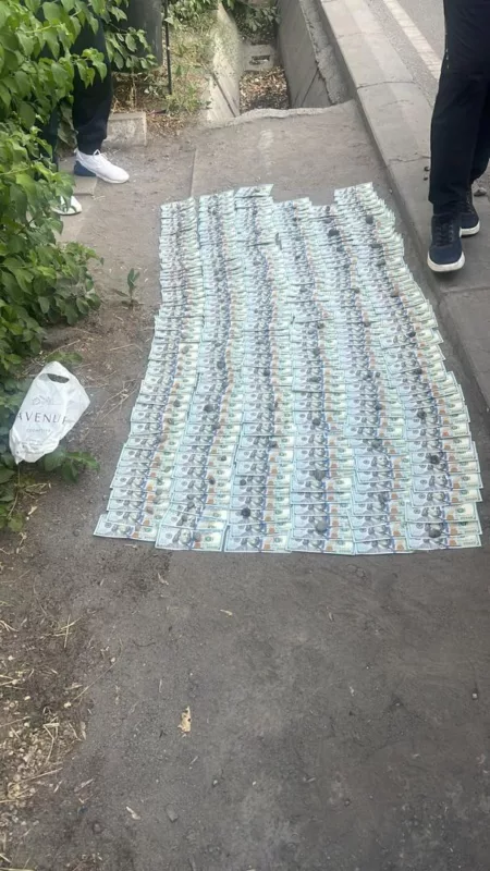 Bez nazvaniya 2 2 бишкек шаарынын мэринин орун басары пара менен кармалды