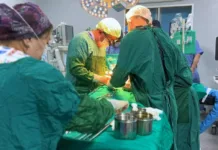 В клинике ОшГУ провели первую операцию по пересадке почки